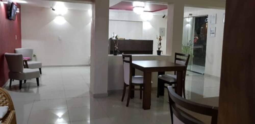 Iguazu Urban Hotel Express Пуерто Игуасу Екстериор снимка